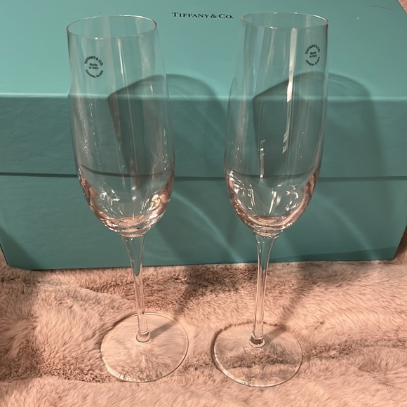 Brand new Tiffany & Co. set of two crystal stemware champagne flutes - Picture 4 of 6